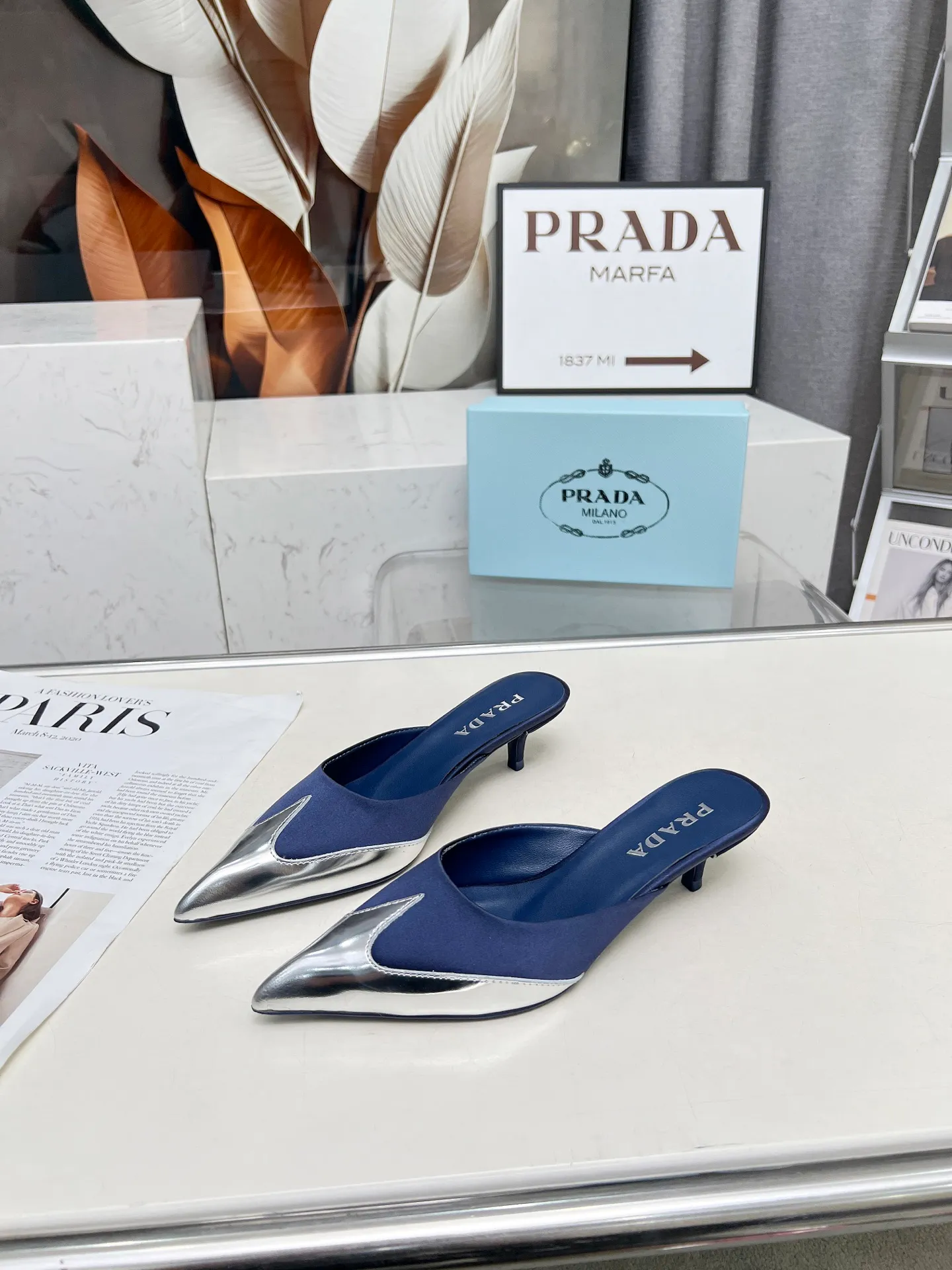 👟👟Ex-factory price 520👟👟 🏧2025 T show Mule shoes, silk pointed toe series🏧 (highest version with top packaging) PRADA 2025𝐬𝐬Prada new product, (top version) is coming! prada25 "T-stage show style" mainly promotes hot-selling styles, made of silk material and TPU Muller series spring and summer single shoes and sandals series. Made of high-quality silk satin and Tpu mirror material, a full range of simple light plate logo hot stamping. ——————————————————❣️ 2025SS PRADA spring and summer simple style, it looks so good. Various Internet celebrities have planted popular styles, awakening the imagination of skirt trains, corsets and bra curves, streamlined to the extreme ~ super popular series of hot products, with iconic logos on the heels or on the feet, as well as prismatic pointed toes, and angular lines are clearly defined.  Prada spring2025’s latest presentation is also wonderful with different styles! This season's Prada styles are simpler in design than before. They don't deliberately pursue a trendy or sporty feeling. They are all natural. The colors are also made of bright spring and summer eye-catching colored silks with pointed toes. They are so simple and beautiful. 😋The original shoes are developed and purchased from Italian counters, and are reproduced 1:1 according to the original taste. The newly opened low heel of 4cm has the same concave and convex height as the original version, creating a variety of sandals and slippers: low heel, pointed toe and half drag. 💛❤️ 💛❤️ ⚛Baotou low heel 4cm. ⚛Sale size: 35-41 (customized at 42.43) ⚛Top silk satin fabric + sheepskin lining + Italian triple-A cowhide bottom. 💙"Multiple colors, all official colors can be produced".
